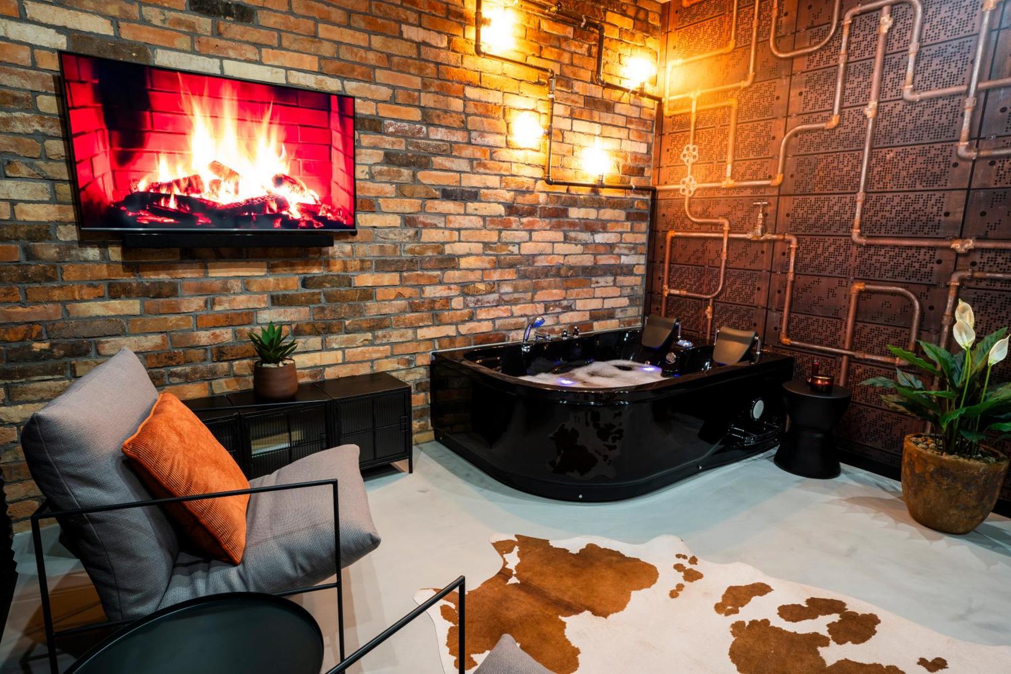 Aparthotel Zator Industrial 58 Jacuzzi 외부 사진